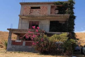 Palazzo / Stabile di 330 m² con più di 5 locali a 