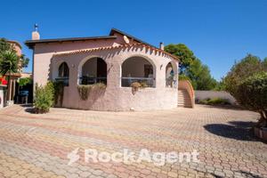 VILLA INDIPENDENTE CON GIARDINO