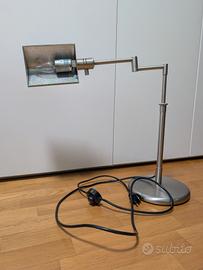 lampada di design con braccio oscillante