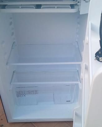 Mini frigo cn piccolo congelatore interno