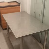 Tavolo in acciaio inox