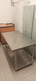 Tavolo in acciaio inox