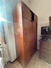 Armadio in legno a 3 ante scorrevoli con sopralzo