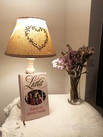 Libro Liala, titolo Bisbigli nel piccolo mondo. 