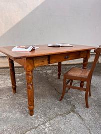 Tavolo antico in legno massello