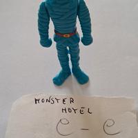 Sorpresine kinder serie " Monster Hotel"