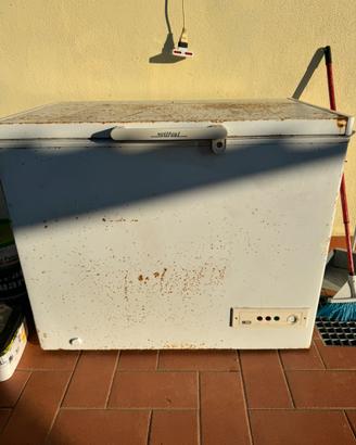Congelatore a pozzetto Siltal 300litri funzionante