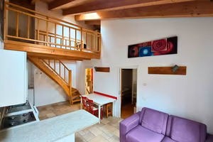 Luminoso alloggio con soppalco