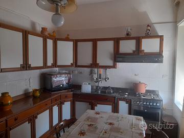 cucina,tavolo e sedie