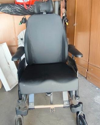 Carrozzina polifunzionale basculante Invacare Rea