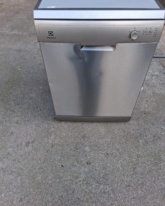lavastoviglie electrolux esterna