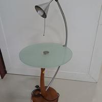 Tavolino in vetro con lampada