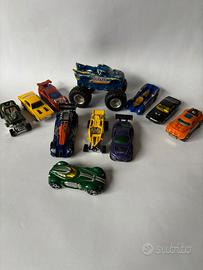 Hot Wheels Lotto 10 Macchinine + 1 Monster Truck