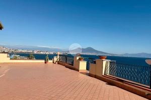 4 LOCALI A NAPOLI