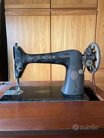 Macchina da cucire Singer con mobile