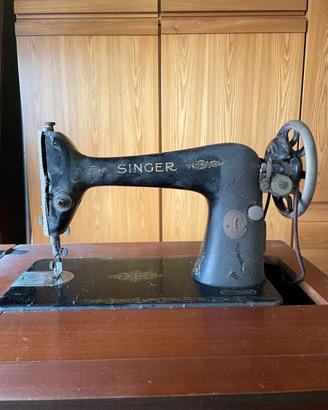 Macchina da cucire Singer con mobile
