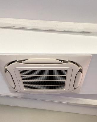 Condizionatore DAIKIN installazione a soffitto