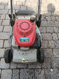 Tagliaerba con trazione motore honda