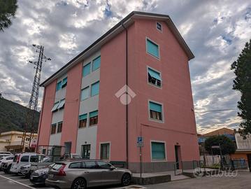 5 LOCALI A DEIVA MARINA