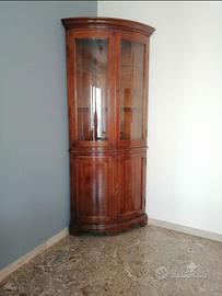 Angoliera con vetrina 