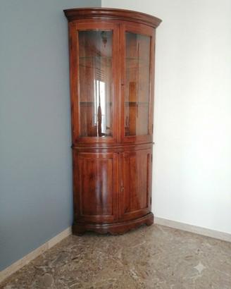Angoliera con vetrina 