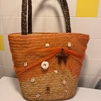 Borsetta nuova di paglia con decorazioni marine