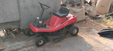 Trattorino tagliaerba 