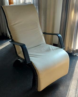 Poltrona FRAU reclinabile design by F.A. Porsche