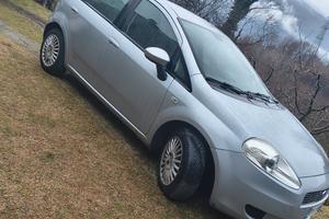 Fiat Grande Punto
Grande Punto 5p 1.2 Active c/cli