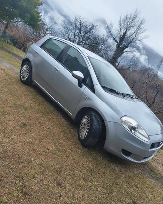 Fiat Grande Punto
Grande Punto 5p 1.2 Active c/cli
