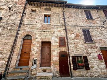 2 LOCALI A GUBBIO