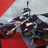 Aprilia Dorsoduro 750 - km 22489 - anno 2011 - Akr