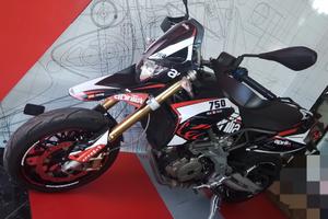 Aprilia Dorsoduro 750 - km 22489 - anno 2011 - Akr