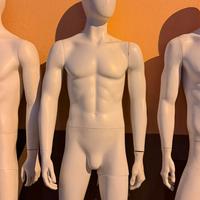 Manichino uomo bianco