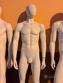 Manichino uomo bianco