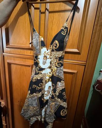 Vestito corto elegante con fantasia barocca