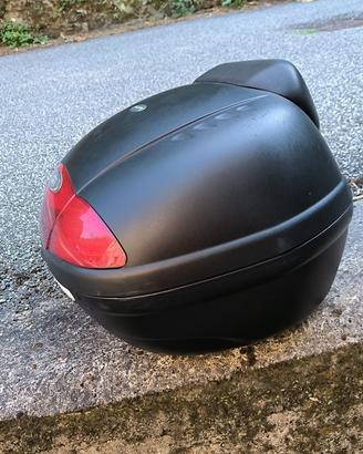 Bauletto givi con paraschiena e piastra di attacco