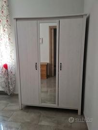 letto matrimoniale e armadio