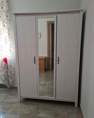 letto matrimoniale e armadio