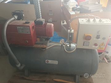 Pompa del vuoto con serbatoio vuototecnica