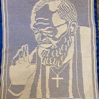 Ricamo a mano di Padre Pio fatto ad uncinetto