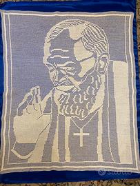 Ricamo a mano di Padre Pio fatto ad uncinetto