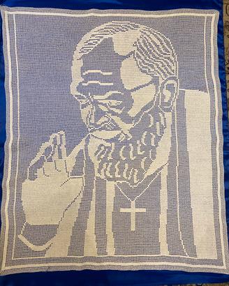 Ricamo a mano di Padre Pio fatto ad uncinetto