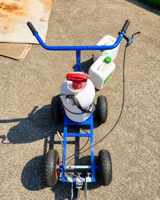 Carrello per marcatura spray per campo da calcio