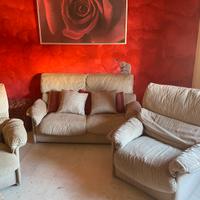 Due poltrone e un divano