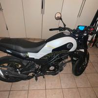 Moto benelli leoncino 125