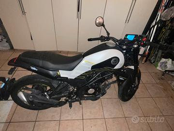 Moto benelli leoncino 125