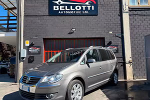 Volkswagen Touran 2.0 TDI DPF DSG Highline 7 POSTI