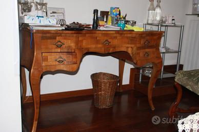 Scrivania in legno dell'800