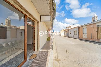 Locale commerciale a Santa Giusta
